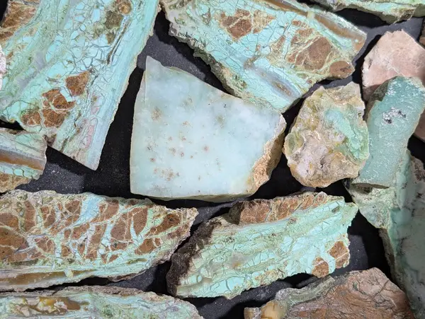 Garnierite mineral dokusu çok güzel doğal bir arka plan.