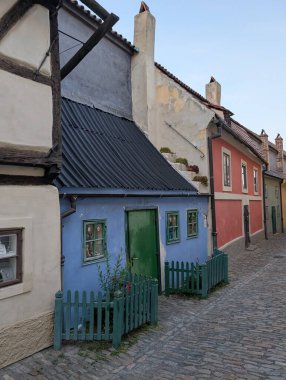 Akşamları Prag Kalesi 'nde altın cadde
