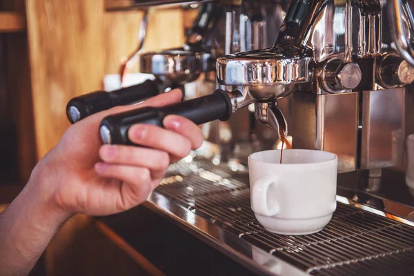기계를 카페에서 커피를 만드는 스타의 이미지를 — 스톡 사진