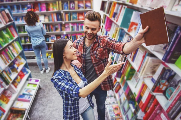 Attractive Girl Smiling Asking Handsome Guy Take Book Upper Shelf — Stock Photo, Image