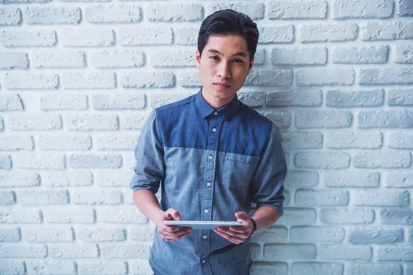 Handsome Asian Guy Holding Tablet Looking Camera While Standing White — Stock Photo, Image
