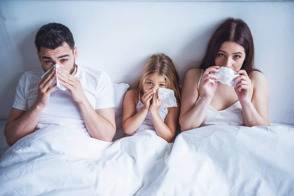 Beautiful Young Parents Daughter Having Common Cold Wiping Noses Looking — Stock Photo, Image