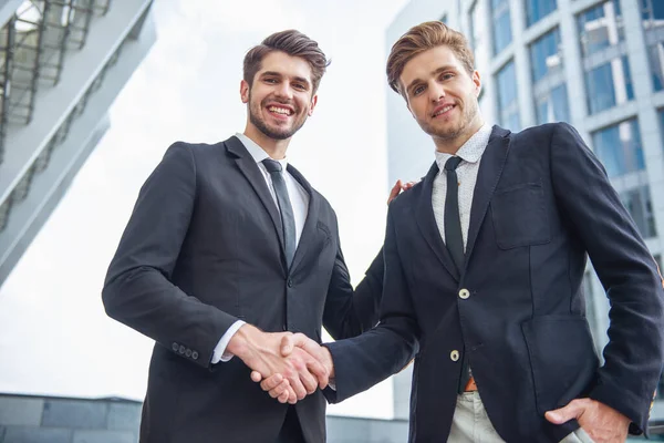 Two Handsome Young Businessmen Classic Suits Shaking Hands Looking Camera — Stock Photo, Image