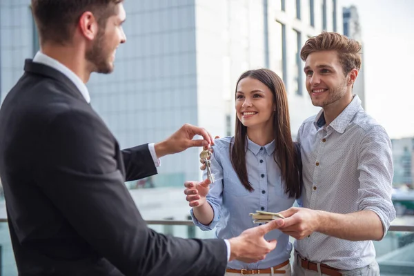 Handsome Young Businessman Giving Keys Happy Smiling Young Couple Young — Stock Photo, Image