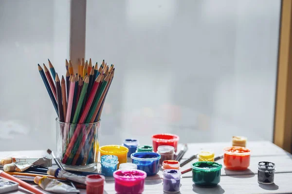 Lápis Coloridos Tinta Mesa Material Perfeito Para Artista — Fotografia de Stock