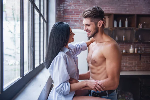 Beautiful Young Couple Hugging Smiling While Standing Kitchen Home — Stock Photo, Image