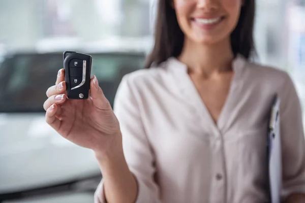 Visiting Car Dealership Beautiful Young Woman Showing Key Her New — Stock Photo, Image