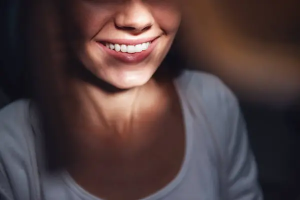 Güzel Genç Kadın Gülümseyerek Bir Diş Hekimi Ziyaret Close — Stok fotoğraf