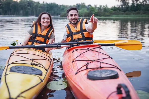 Happy Young Couple Sea Vests Smiling While Sailing Kayaks — Stock Photo, Image