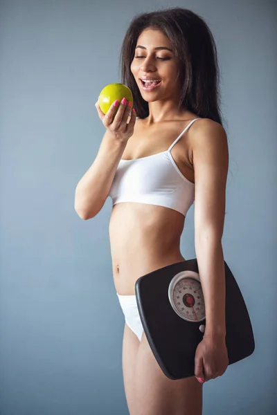 Beautiful Girl Holding Weigh Scales Biting Apple Smiling Gray Background — Stock Photo, Image