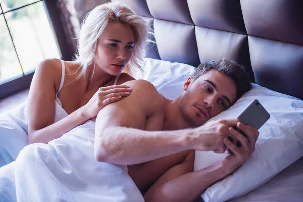 Beautiful Young Couple Lying Bed Guy Using Smart Phone Girl — Stock Photo, Image