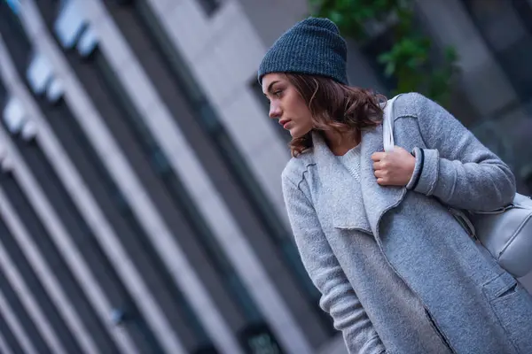 Beautiful Girl Coat Cap Walking City — Stock Photo, Image