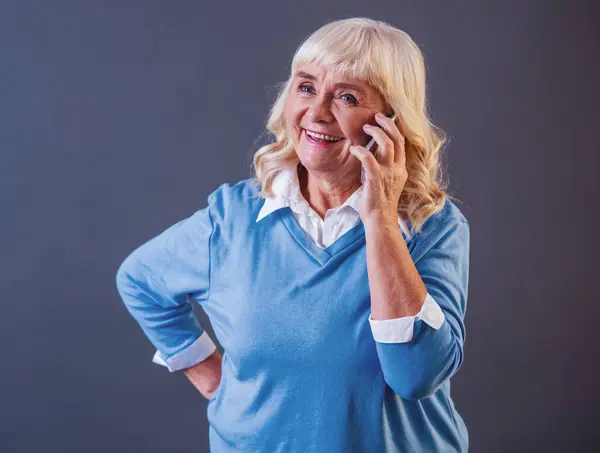 Beautiful Old Lady Casual Clothes Talking Mobile Phone Smiling Gray — Stock Photo, Image