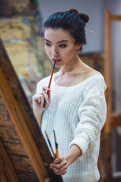 Young Beautiful Woman Painting Artist While Working Studio — Stock Photo, Image