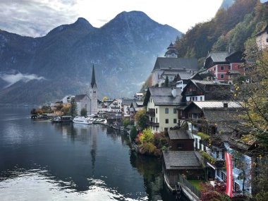 Hallstatt, Avusturya. Avusturya Alpleri 'ndeki dağ köyü, Salzkammergut bölgesi, Avusturya Alpleri. Avrupa.