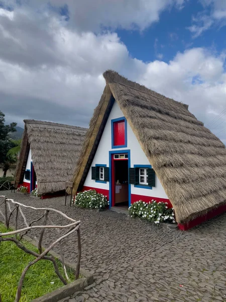 Maisons Typiques Traditionnelles Colorées Madère Dans Village Santana Attraction Touristique — Photo