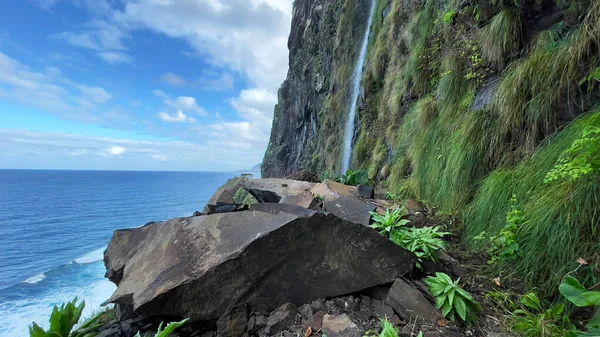 Водопад Мирадору Нойва Острове Мадейра Португалии — стоковое фото