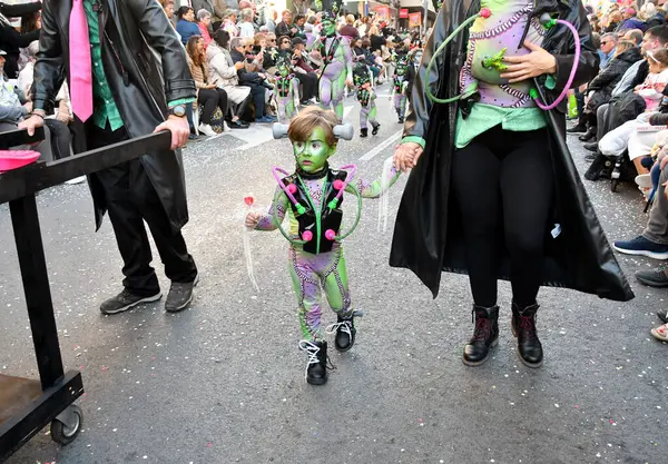 Торревьея Испания Февраля 2024 Года Участники Ежегодного Карнавального Парада Марди Стоковое Фото