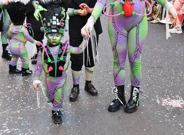Торревьея Испания Февраля 2024 Года Участники Ежегодного Карнавального Парада Марди Стоковая Картинка