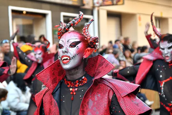 Торревьея Испания Февраля 2024 Года Участники Ежегодного Карнавального Парада Марди Стоковое Изображение