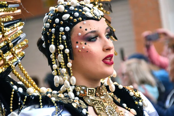 Torrevieja Espanha Fevereiro 2024 Participantes Desfile Anual Carnaval Mardi Gras Fotos De Bancos De Imagens Sem Royalties
