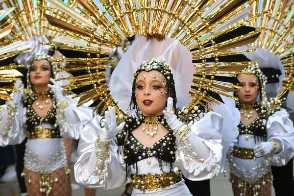 Torrevieja Spain February 2024 Participants Annual Carnival Parade 西班牙的Mardi Gras 图库图片