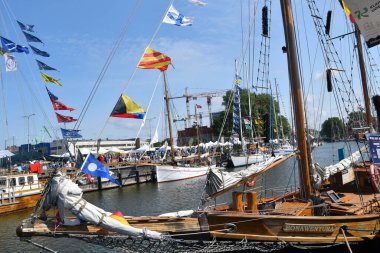 Klaipeda, Litvanya - 29 Haziran 2024: Uzun Gemi Yarışları Klaipeda, Litvanya 'da kutlamaya başladı