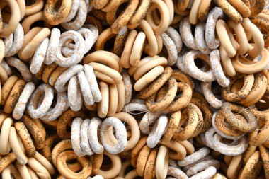 Haşhaş tohumlu tatlı krakerler. Yakın plan.