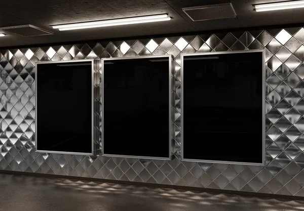 地下地铁壁炉架上的三个垂直告示牌 火车站内部3D渲染上登广告三叶草的挂牌 免版税图库图片