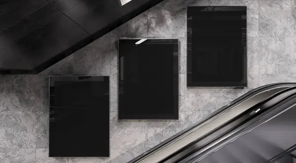 地下壁炉架上的三个垂直告示牌 地铁内墙三维渲染中的三叶草广告牌 图库图片