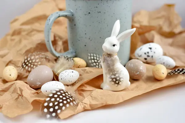 Easter Composition White Rabbit Eggs Feathers Brown Kraft Paper Background — Stock Photo, Image