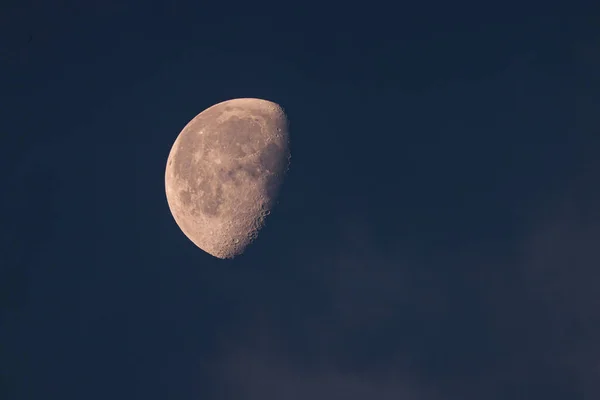 新しい月が近づいています — ストック写真