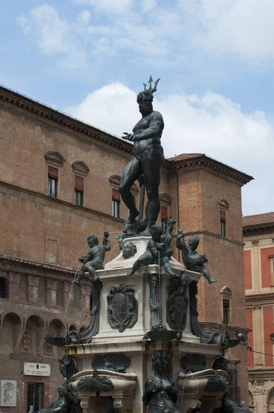 Bologna, Piazza Neptün 'deki Neptün Çeşmesi. İtalya manzarası