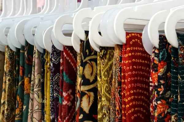 View Indian Woman Traditional Dress Sarees Display Hangers Shop — Zdjęcie stockowe