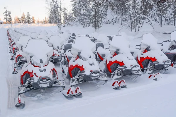 Saariselka Fins Lapland雪地车停车场 — 图库照片