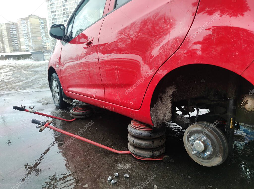 Should rear wheel spin freely when jacked up