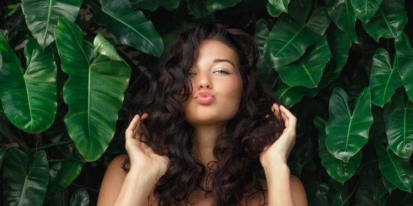 Cosmetics Skin Care Portrait Beautiful Woman Pucker Lips Kissing Showing — Stock Photo, Image
