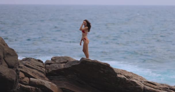 Spektakulär Utsikt Över Vacker Bikini Kvinna Modell Med Fantastisk Smal — Stockvideo