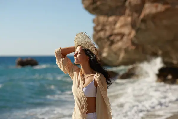 Stylový Atraktivní Romantický Multiraciální Asijské Kavkazské Pláži Žena Model Oblečený — Stock fotografie