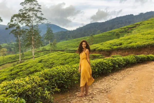 Happy Stylish Woman Traveler Standing Nature Background Tea Plantations Landscape — Stock Photo, Image