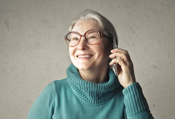 Retrato Anciana Teléfono — Foto de Stock