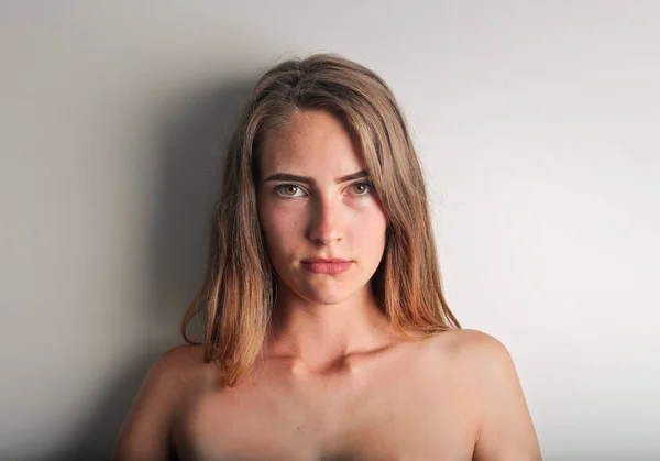 Porträtt Ung Vacker Kvinna — Stockfoto