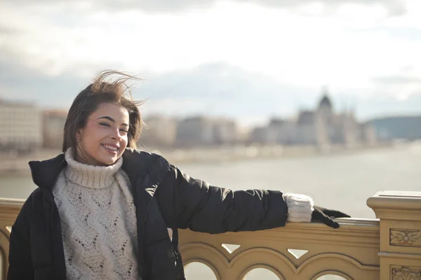 Young Happy Woman Bridge Budapest — Stock Photo, Image