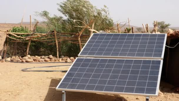 Solenergi Panel Saharaöknen Erg Chigaga Marocko Solenergi För Att Vatten — Stockvideo