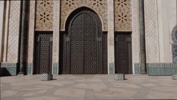 Casablanca Maroko Października 2022 Zewnątrz Architektoniczny Detal Meczetu Hassan Drzwi — Wideo stockowe