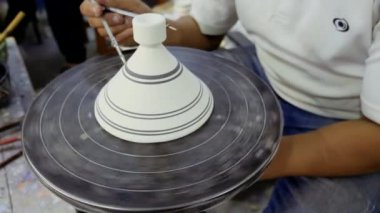 Fes, Fas 'ta geleneksel Fas çömlek resmi. Fas tasarım işçiliği, 4k görüntü.