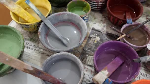 Traditional Moroccan Pottery Paint Different Color Paint Brushes Workshop Fes — ストック動画