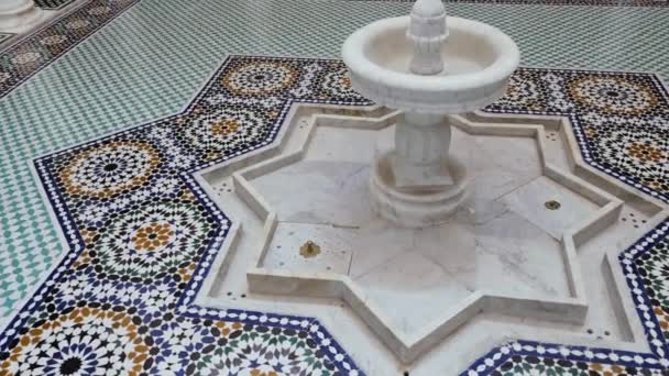 Traditioneller Marokkanischer Brunnen Typische Fliesen Zellige Design Marokkanischen Designs Filmmaterial — Stockvideo
