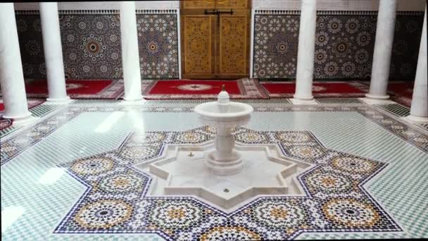 Meknes Marrocos Julho 2022 Interior Mausoléu Moulay Ismail Marco Atração — Vídeo de Stock