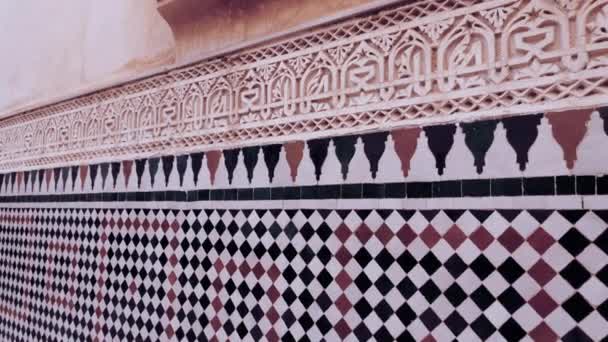 Meknes Marrocos Julho 2022 Relógio Antigo Detalhe Interior Mausoléu Moulay — Vídeo de Stock